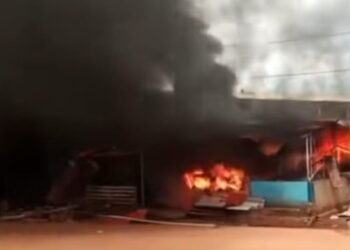 Lambanyi : tensions après la mort d’un homme, un bar incendié