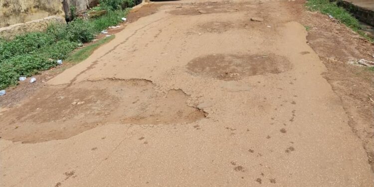 Conakry : des routes dégradées, des manœuvres rsiquées et des piétons en danger
