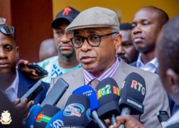 Certificat d&rsquo;études élémentaires : le ministre Jean Paul Cedy lance les premières épreuves à Kaloum