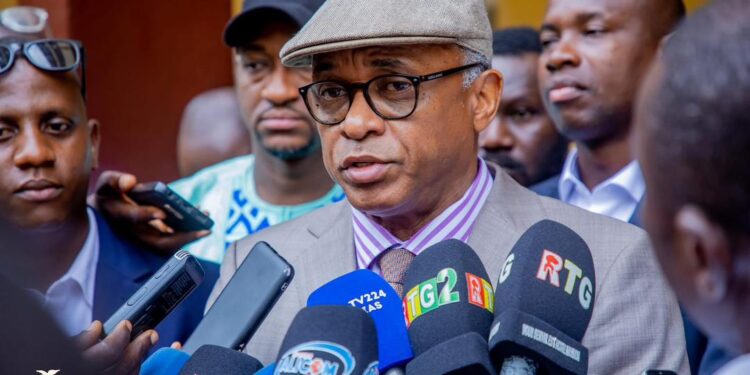 Certificat d&rsquo;études élémentaires : le ministre Jean Paul Cedy lance les premières épreuves à Kaloum