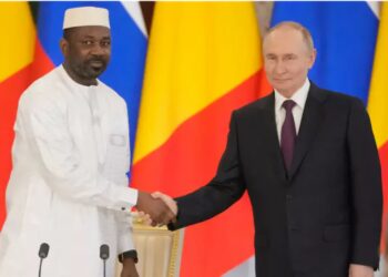 Assimi Goïta reçu par Vladimir Poutine pour renforcer les liens avec Moscou