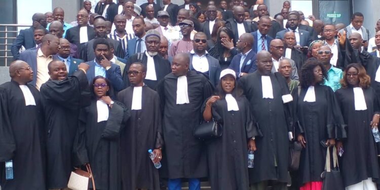 Dernière minute : le Barreau de Guinée suspend son mot d’ordre de boycott