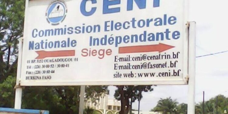 Burkina Faso : la CENI dissoute, l’organisation des élections confiée au ministère de l’administration du territoire