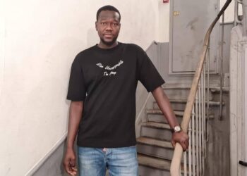 Fousseynou Cissé décoré après avoir sauvé des femmes et des bébés d&rsquo;un incendie (France)