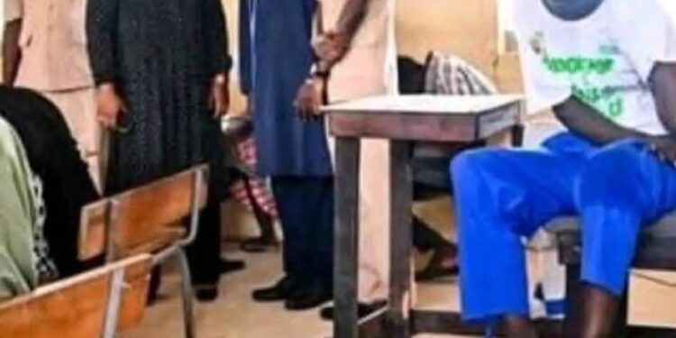 Sénégal: Pape Natango décroche le Bac avec mention, en écrivant avec ses pieds