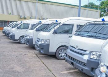 Justice : le ministre Yaya Kairaba Kaba met à disposition 25 bus pour le transport sécurisé des détenus