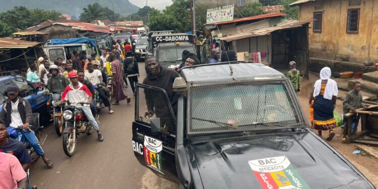 Coyah : la police arrête 28 personnes, dont le redouté « Ozi », de la drogue et des armes saisies 