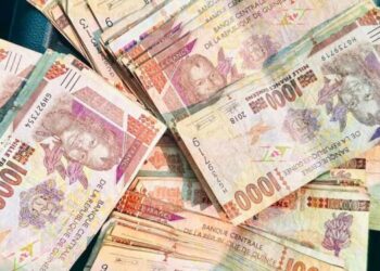 Conakry : la pénurie de petites coupures de billets pénalise les transports et les échanges