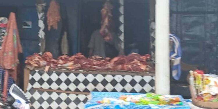 Conakry: des citoyens alertent sur la vente d’aliments exposés à l’air libre