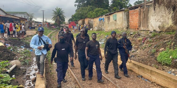 La question du jour : Les services de police, en pleines opérations anti-drogue à Conakry et environs, sont-ils, à votre avis, suffisamment outillés par l’Etat et soutenus par la population?