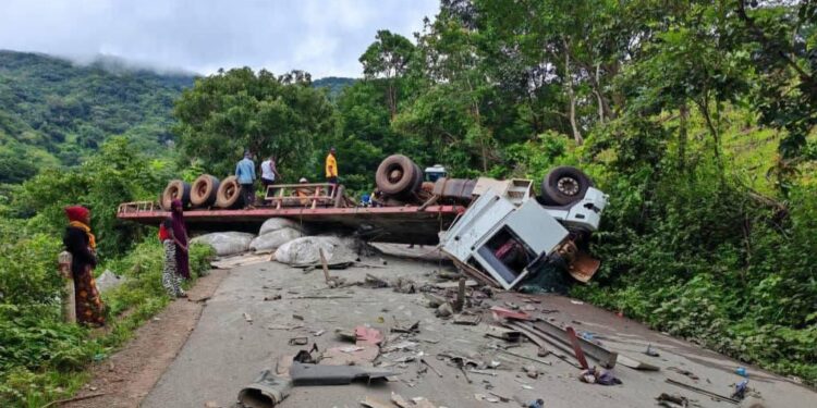 Transport interurbain : l’accident d’un camion bloque la circulation entre Mamou – Faranah ( AGEROUTE) 