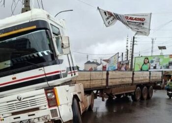 Accident à Taouya : un camion bloque la chaussée et provoque un embouteillage