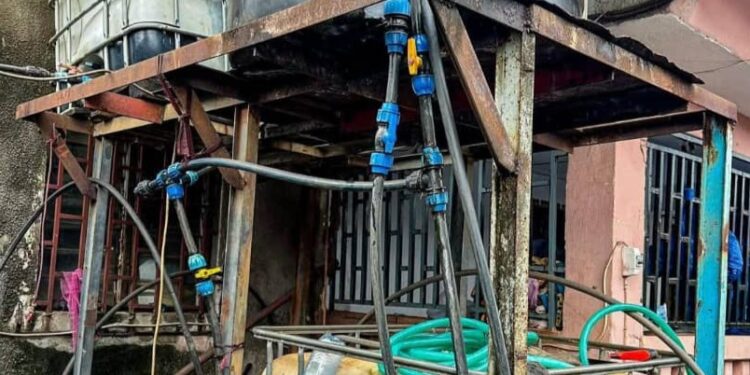 Matoto: 10 unités d’eau fermées pour non-conformité sanitaire