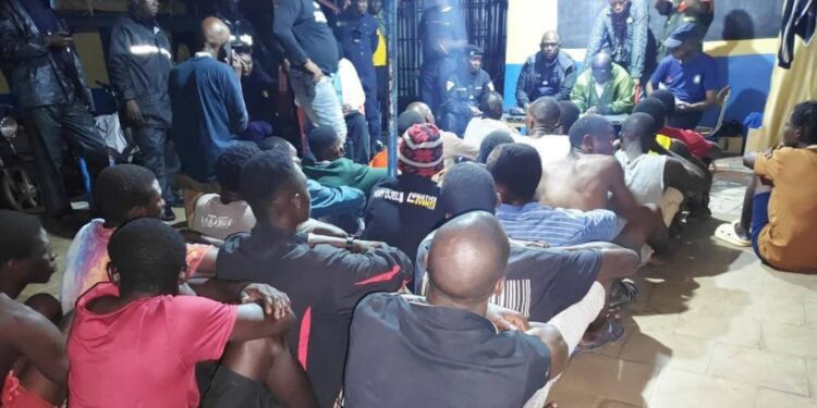 Drogue à Kaloum: des suspects interpellés dans le plafond de l’école Federico Mayor