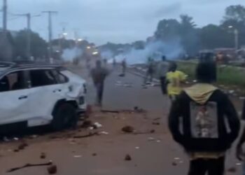 Colère à Kokoma: un taxi-motard tué par une voiture lancée à vive allure dimanche soir