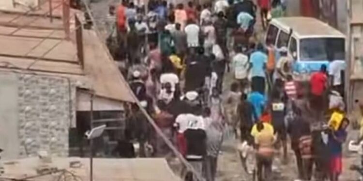 Angola: la hausse du prix du carburant déclenche protestations et grève nationale