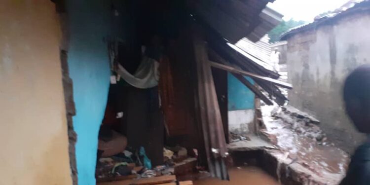 Conakry : 2 morts et d’importants dégâts matériels suite à de fortes pluies à Sangoyah