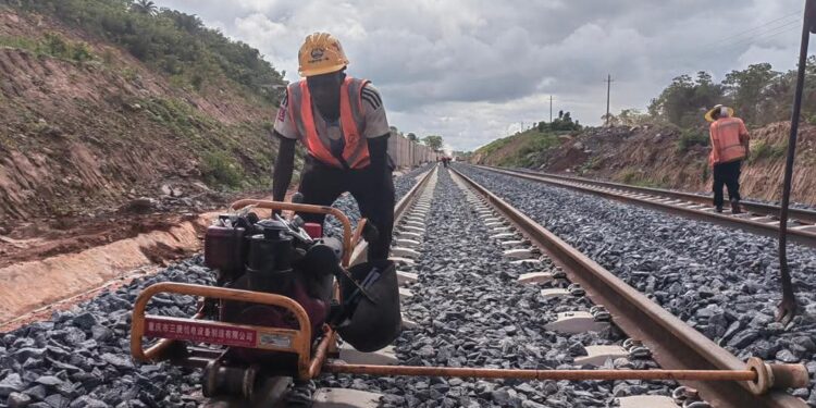 Tournant dans le projet Simandou : la pose des rails de la double voie Morebaya–Simandou est terminée