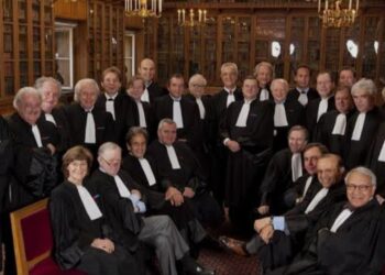 Le Barreau de Paris condamne l’agression de Me Traoré et exige…