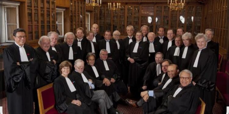 Le Barreau de Paris condamne l’agression de Me Traoré et exige…