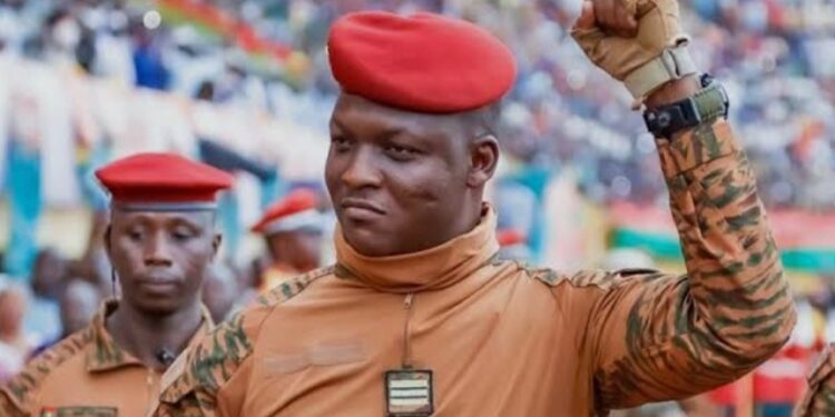 Burkina Fasso : le Conseil Supérieur de la Magistrature sanctionne plusieurs magistrats pour…