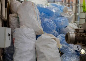 Pénurie d’eau potable : les citoyens inquiets après la fermeture massive des unités de production
