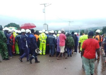 Fria : les travailleurs de Rusal dans la rue pour dénoncer leurs conditions de travail
