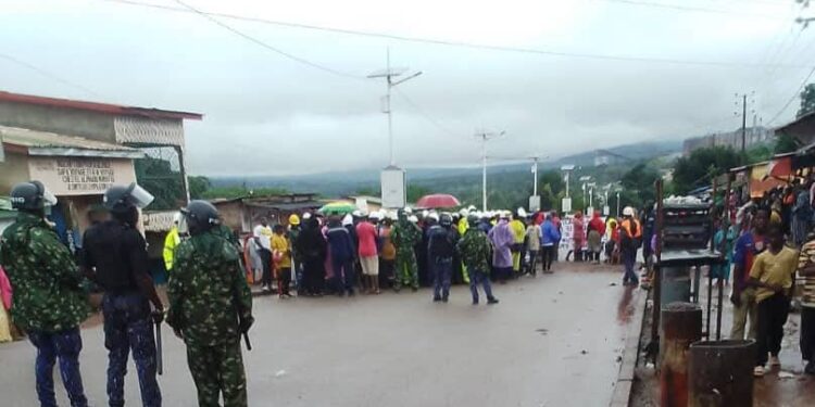 Fria : les travailleurs de Rusal dans la rue pour dénoncer leurs conditions de travail
