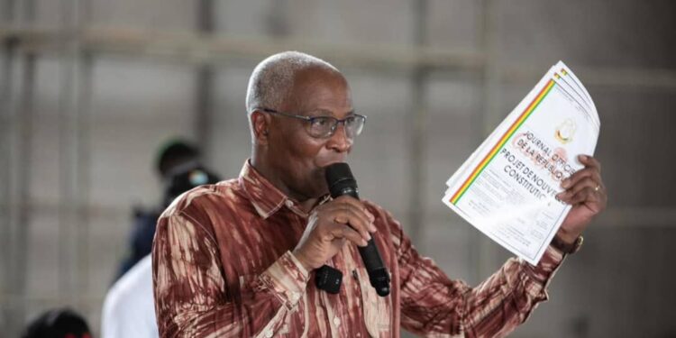 Bah Oury à Cosa : « Il ne faudrait plus que des gens viennent vous donner de l&rsquo;argent pour brûler des pneus »