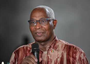 Bah Oury à Cosa : « Il ne faudrait plus que des gens viennent vous donner de l&rsquo;argent pour brûler des pneus »