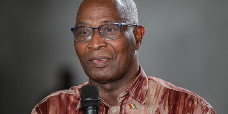 Bah Oury à Cosa : « Il ne faudrait plus que des gens viennent vous donner de l&rsquo;argent pour brûler des pneus »