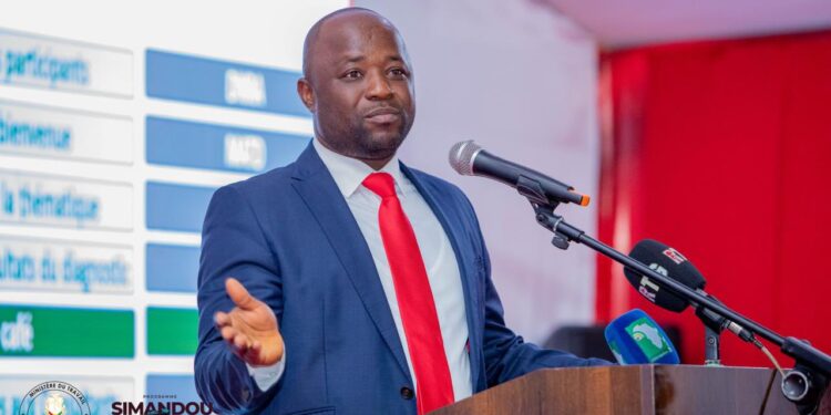 Fonction publique : plus de 3 000 contractuels réclament leur intégration après « 10 ans de service »