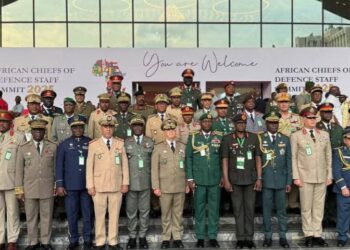 Coopération sécuritaire : le chef d’état-major guinéen participe au sommet des chefs d’état-major africains à Abuja