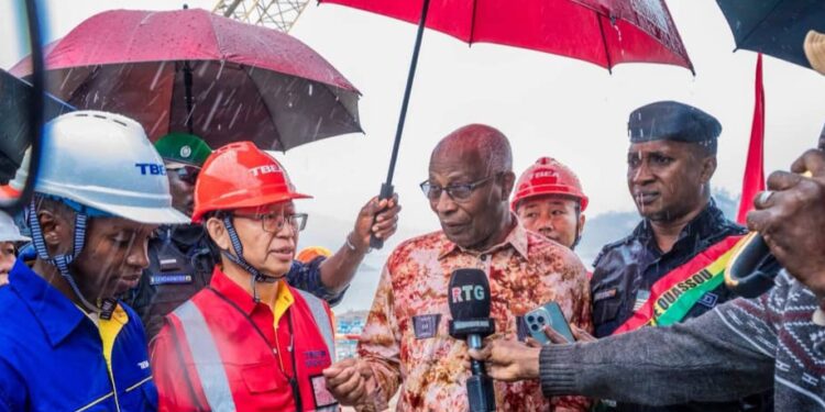 Bah Oury sur le site du barrage d’Amaria: « d’ici deux ans, tout sera terminé » promet le Premier ministre
