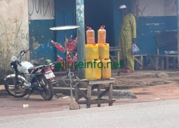 Vente illégale de carburant : un trafic dangereux qui prend de l’ampleur à Conakry