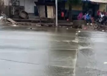 Gbessia: emportés par les eaux, un motard repêché inerte, sa passagère introuvable