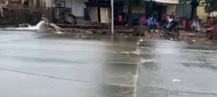 Gbessia: emportés par les eaux, un motard repêché inerte, sa passagère introuvable