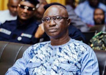 Le ministre Laye Sékou Camara met en avant,  les avantages des projets routiers adoptés par le CNT