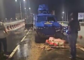 Bambéto: un camion percute encore l’échangeur et un poste de gendarmerie