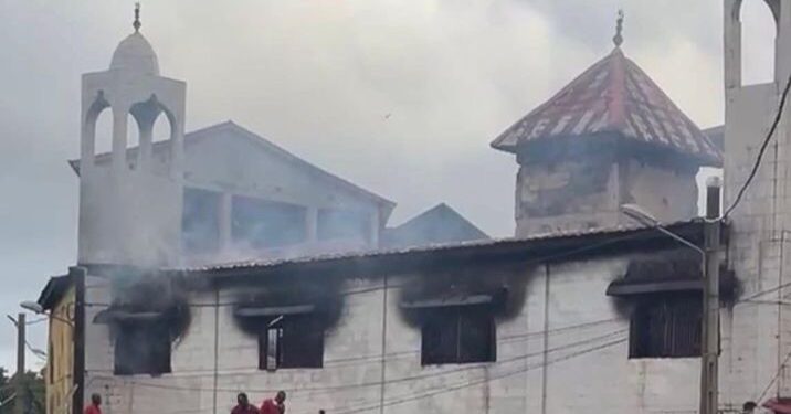 Incendie à la grande mosquée de Sangoyah