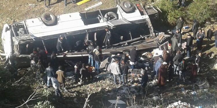 Algérie : un accident de bus fait 18 morts, le président Tebboune décrète un jour de deuil national