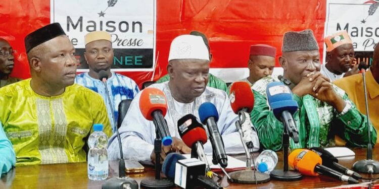 Guinée : des anciens élus locaux rallient l&rsquo;AFP et appellent le Général Doumbouya à se porter candidat à la présidentielle