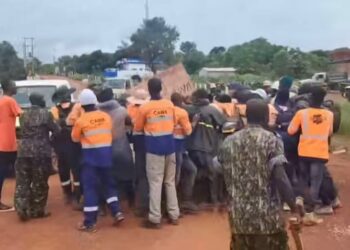 Kouroussa: des travailleurs réclament leur intégration directe chez KGM et dénoncent la précarité