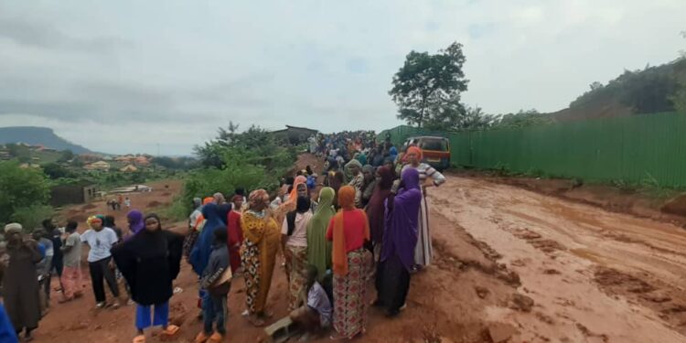 Drame de Manéah : solidarité et inquiétudes persistent autour des recherches