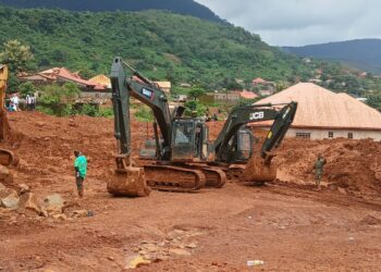 Glissement de terrain à Manéah : les recherches s’intensifient avec cinq engins déployés 