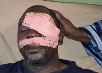 Conakry : le journaliste Daouda Bah transféré à Tunis pour des soins spécialisés