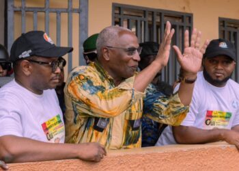 Référendum constitutionnel : le premier ministre Amadou Oury Bah appelle à voter « Oui »