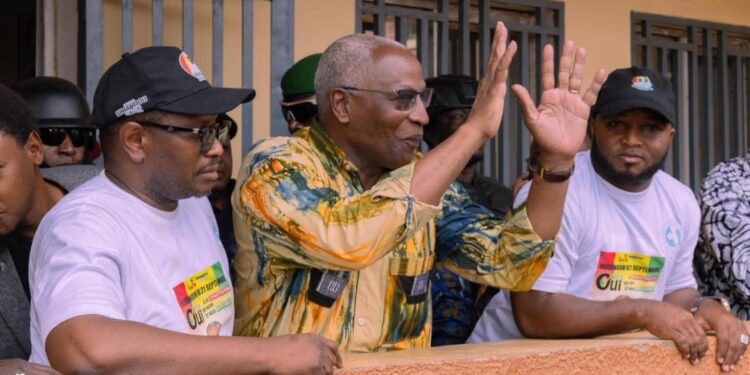 Référendum constitutionnel : le premier ministre Amadou Oury Bah appelle à voter « Oui »