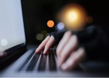 Arnaques sentimentales: le FBI arrête trois Ghanéens et les extrade vers les États-Unis