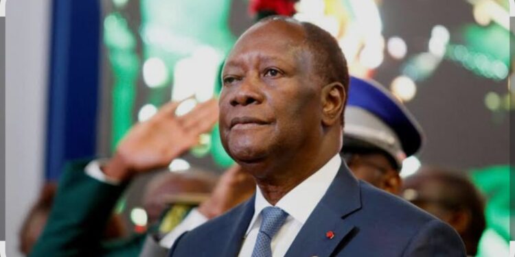 Présidentielle en Côte d’Ivoire : Alassane Ouattara dépose sa candidature et appelle à l’unité nationale